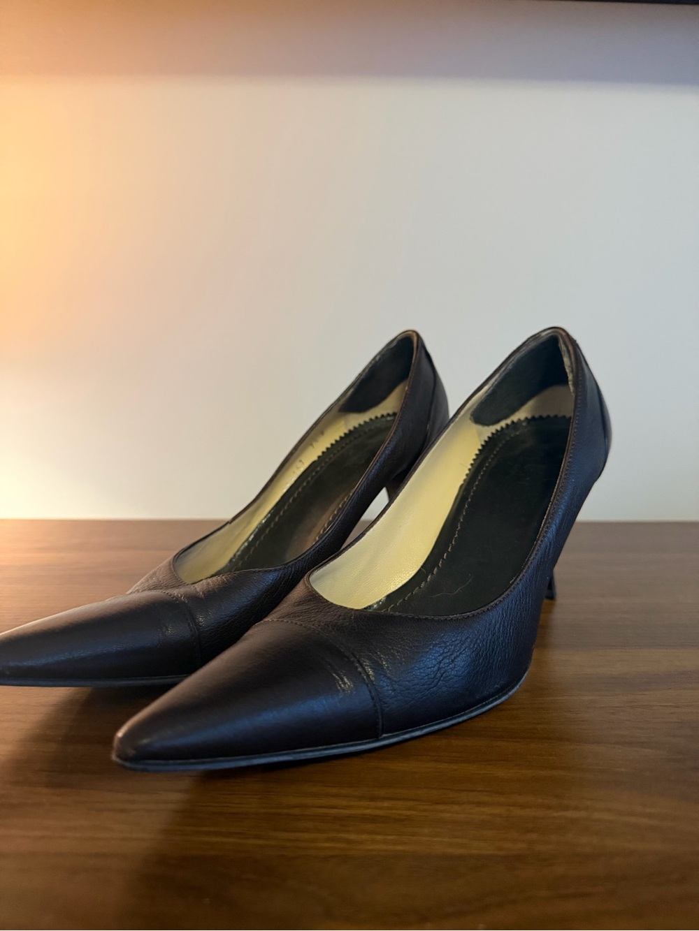 Vintage Gucci Black Leather Pointed Toe Pumps Size 7.5B Made in Italy